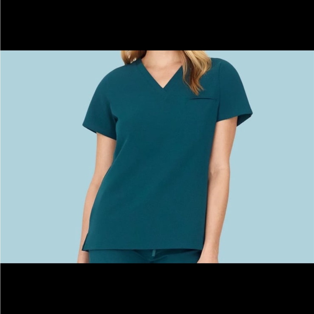Mandala one pocket scrub top women’s size large